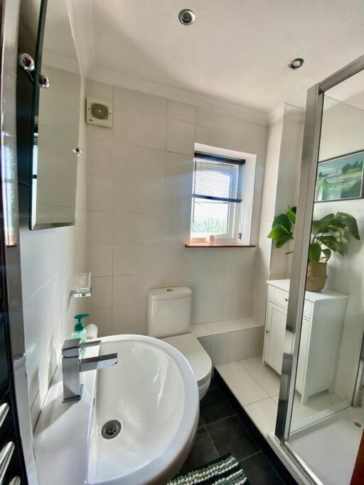 Apartment With Parking, Close To The Raigmore Hospital Inverness Kültér fotó