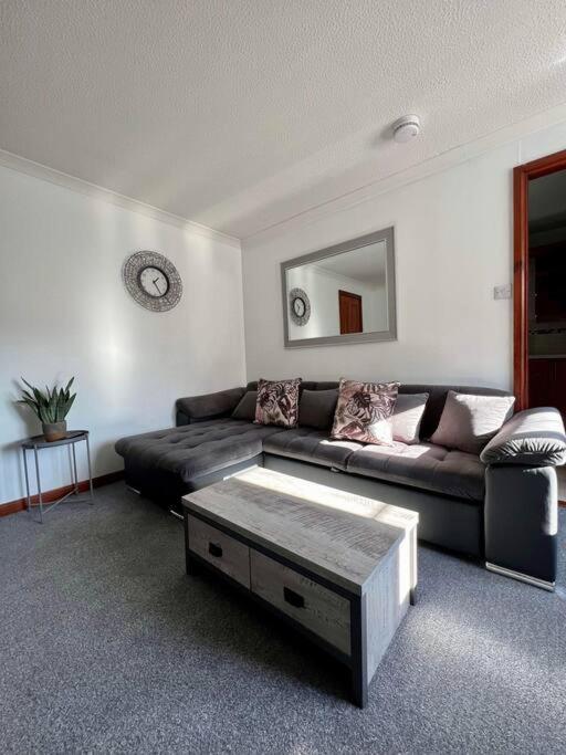 Apartment With Parking, Close To The Raigmore Hospital Inverness Kültér fotó