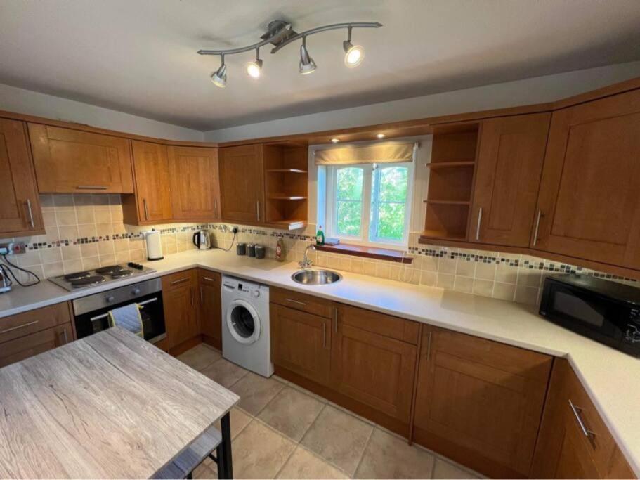 Apartment With Parking, Close To The Raigmore Hospital Inverness Kültér fotó